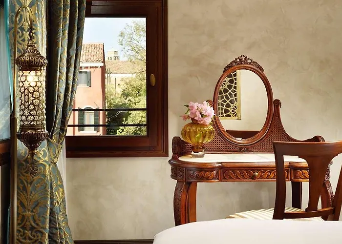 Hotel Theodora Empress Venecia