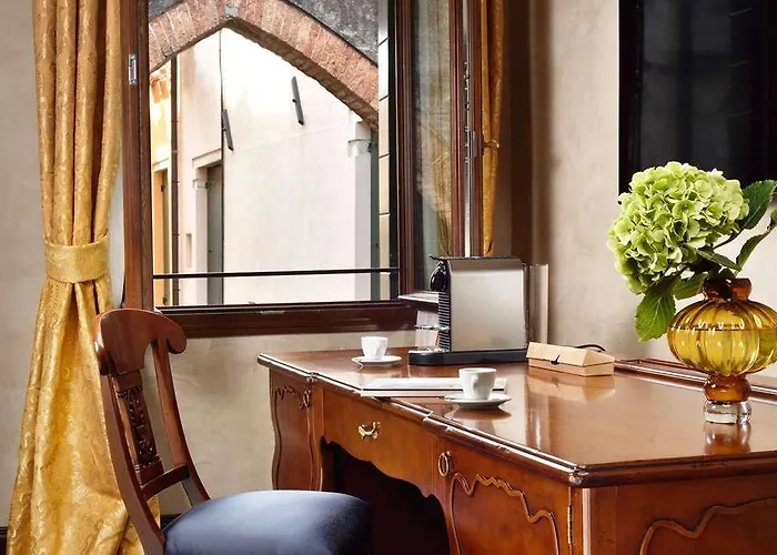 Hotel Theodora Empress