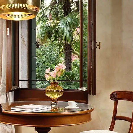 Theodora Empress Hotel *