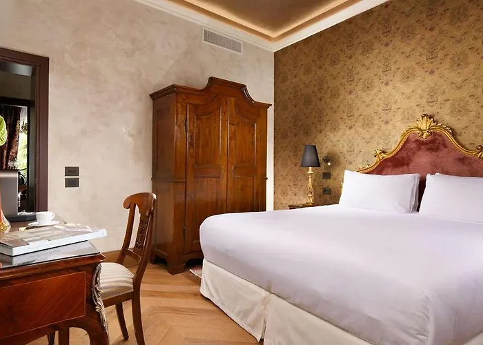 Theodora Empress Hotell *